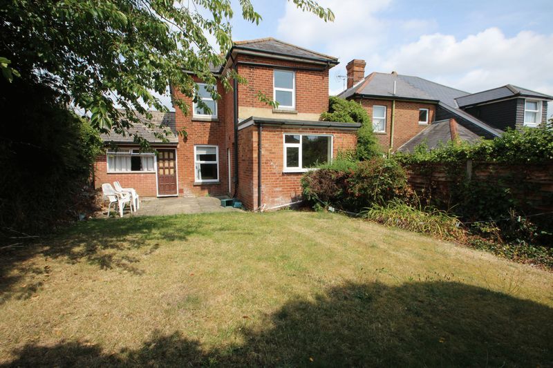 Property photo 1 of 8 Photo 4