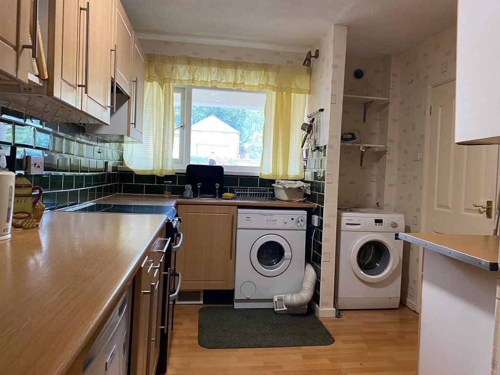 Property photo 2 of 8 Kitchen