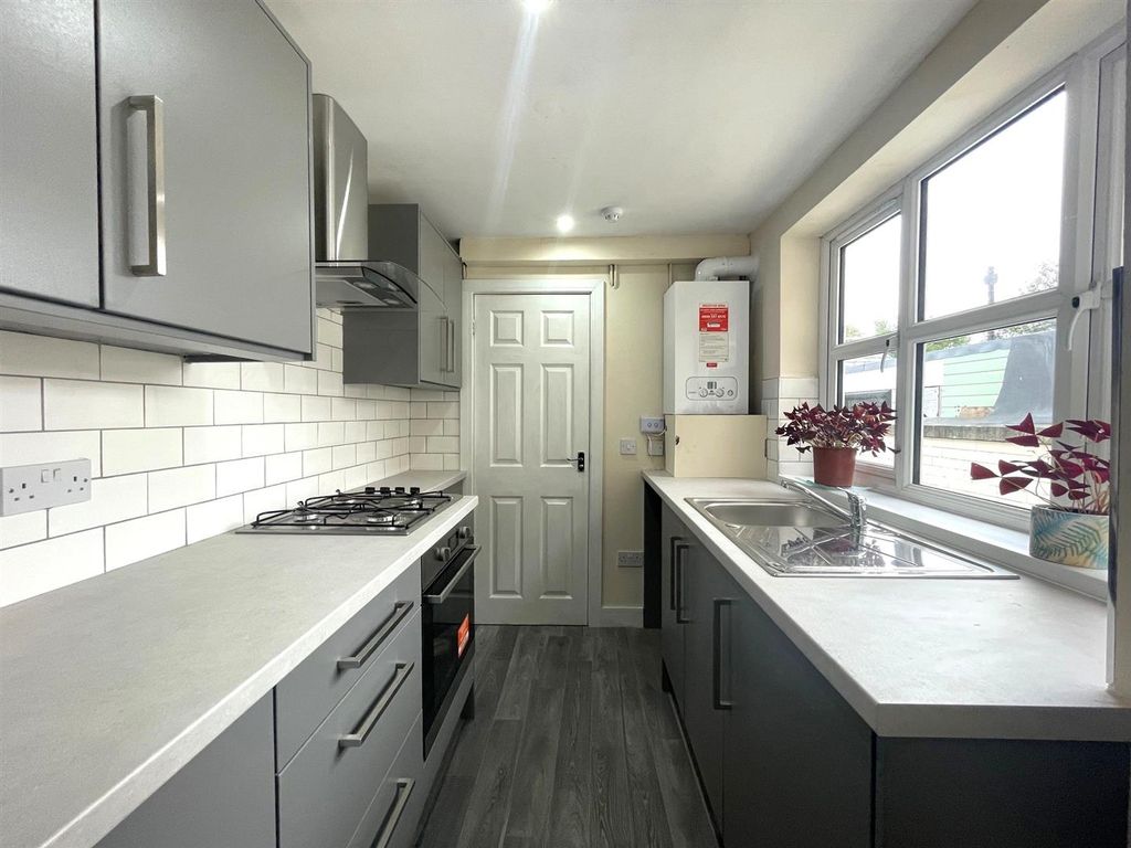 Property photo 3 of 21 E2.Jpg