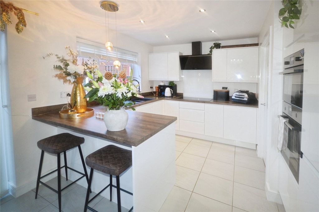 Property photo 2 of 26 Kitchen/Dining Room