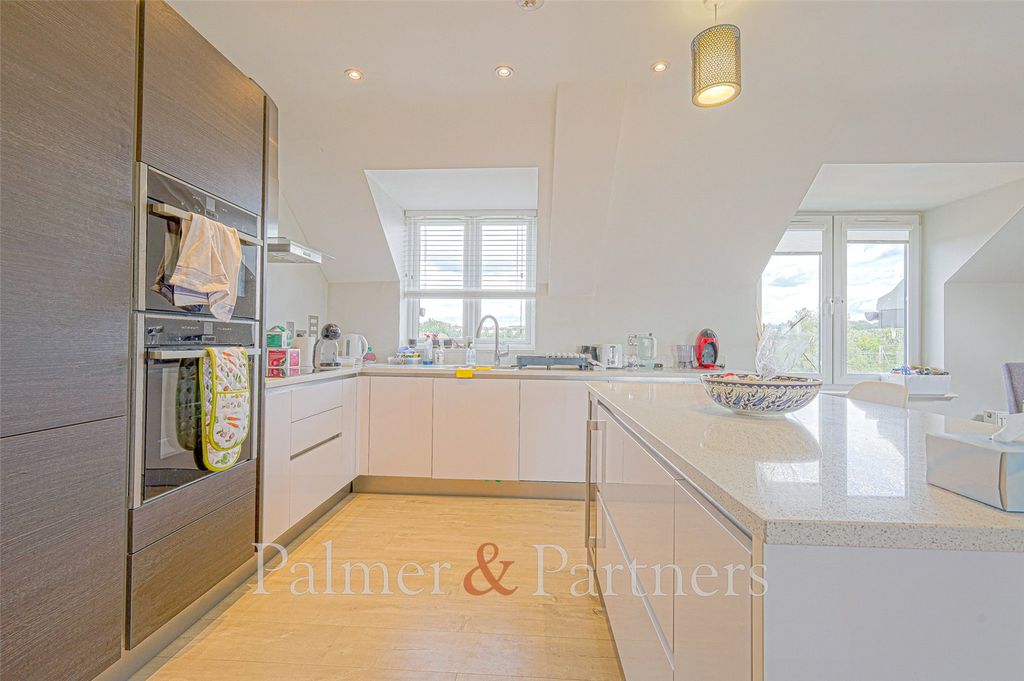 Property photo 3 of 10 Kitchen