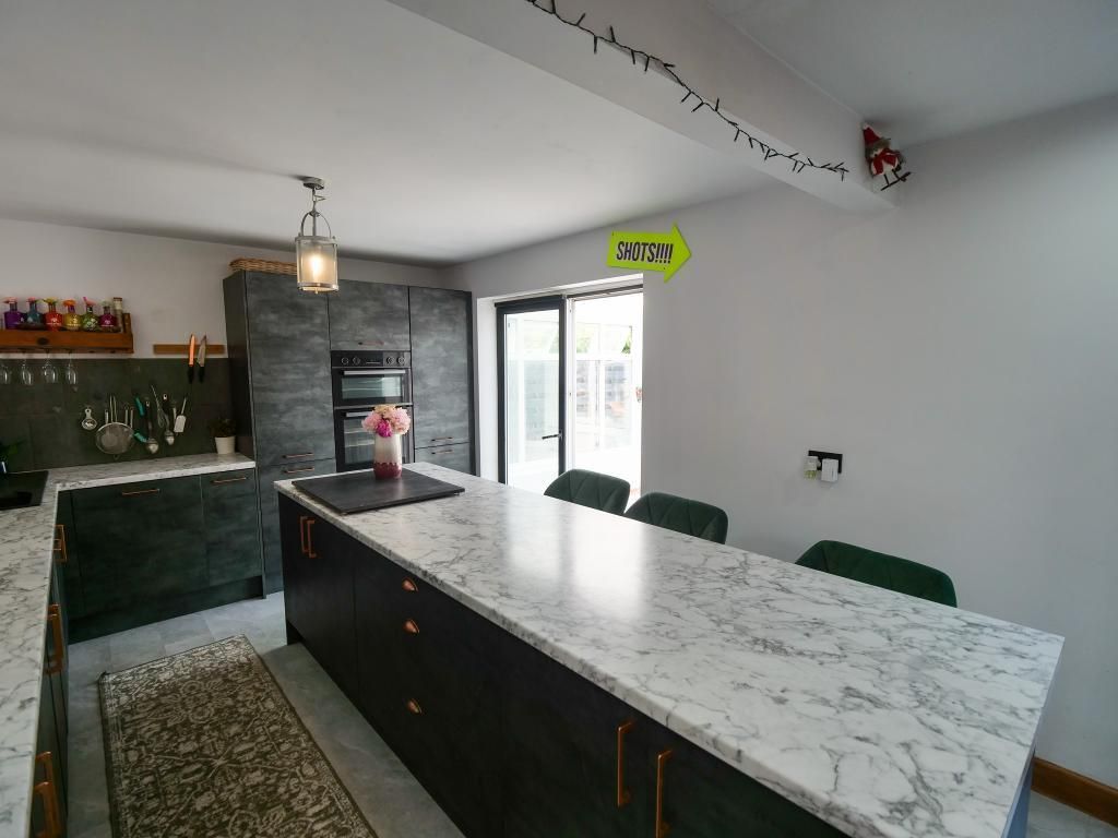 Property photo 3 of 14 Kitchen