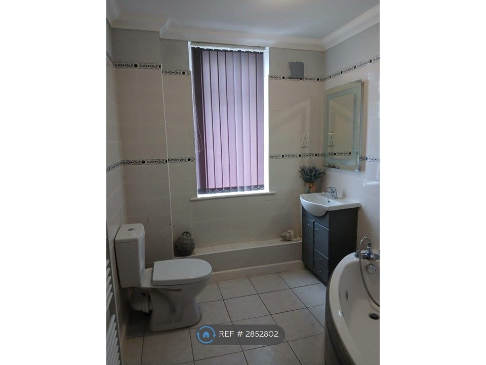 Property photo 3 of 12 Bathroom