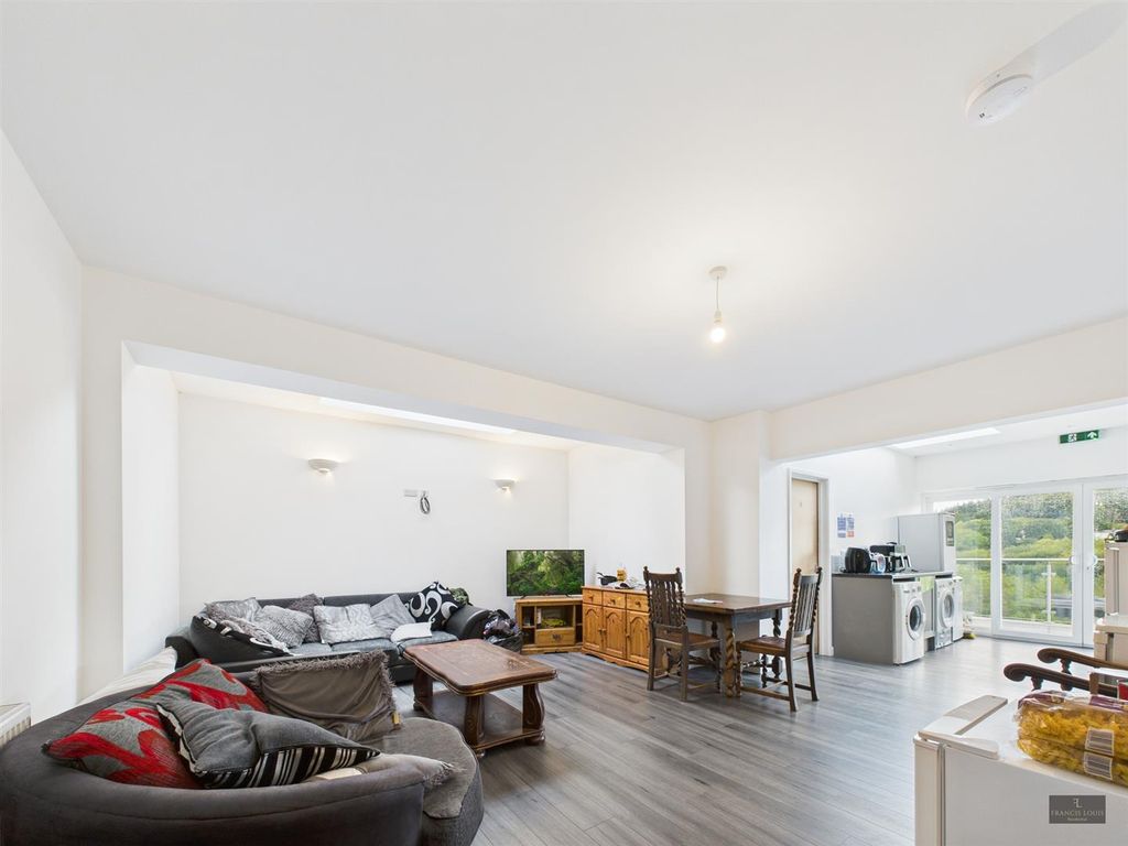 Property photo 1 of 16 Cam02887G0-Pr0525-Still014.Jpg