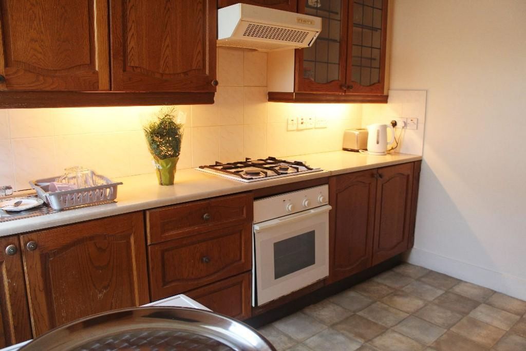 Property photo 3 of 7 Kitchen