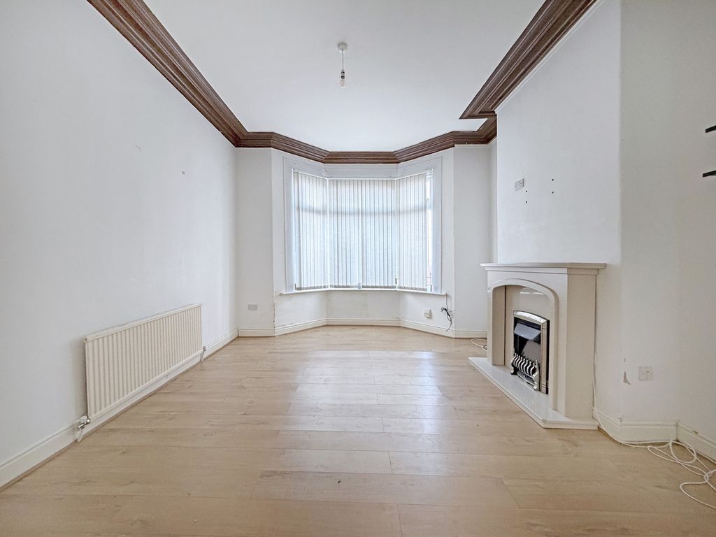 Property photo 2 of 32