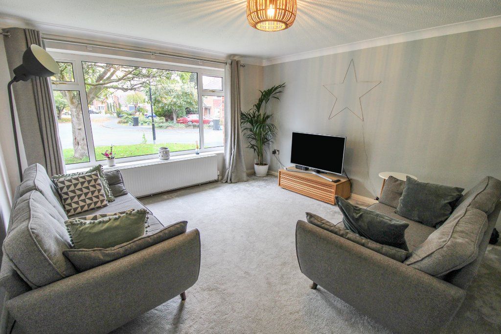 Property photo 2 of 13 Lounge