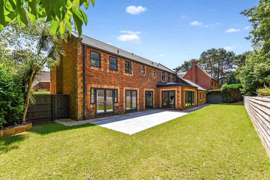 Property photo 2 of 35 Gallery