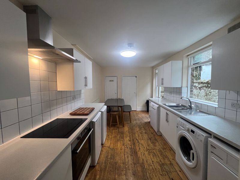 Property photo 2 of 19 Kitchen