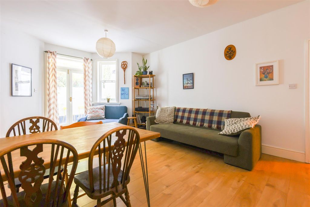 Property photo 2 of 20 Living Space