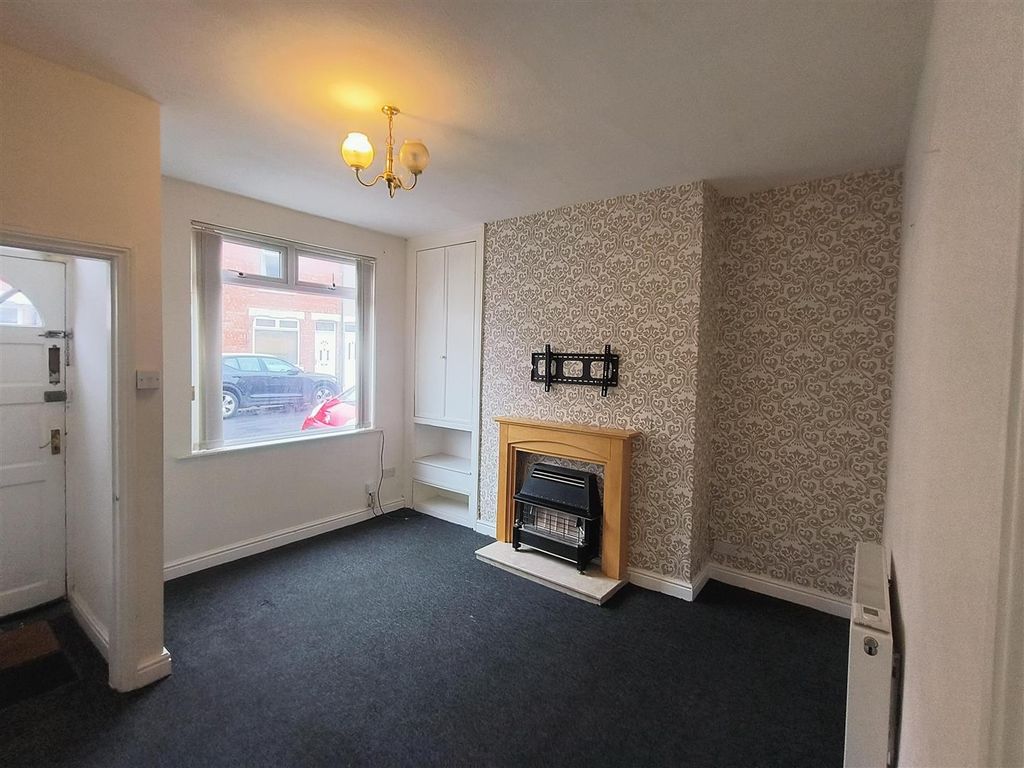 Property photo 2 of 15 1000065645.Jpg