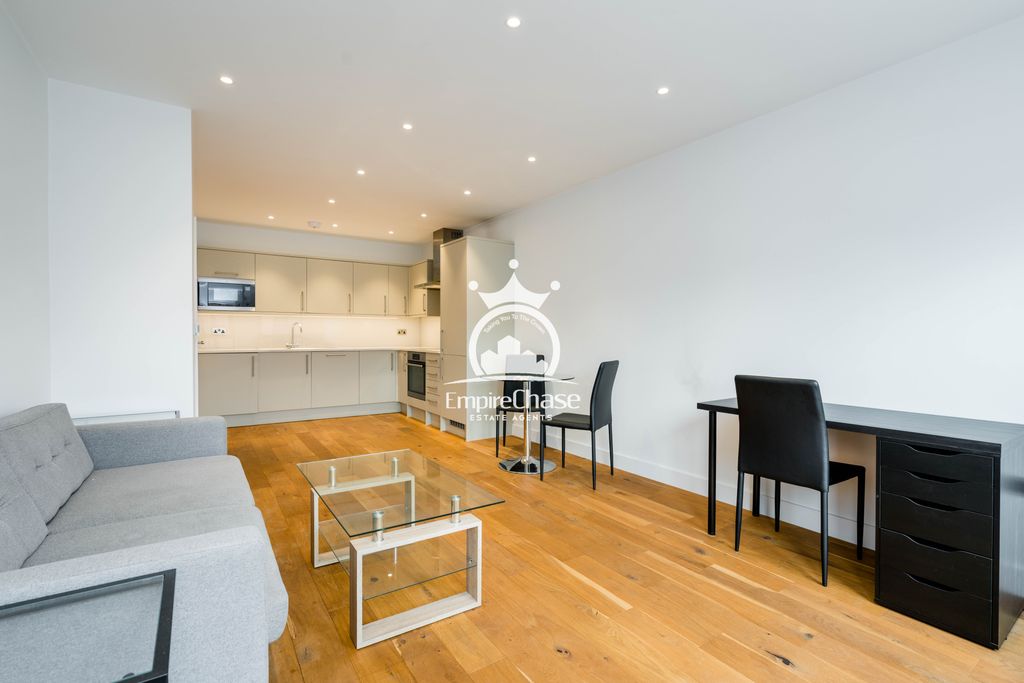 Property photo 2 of 8