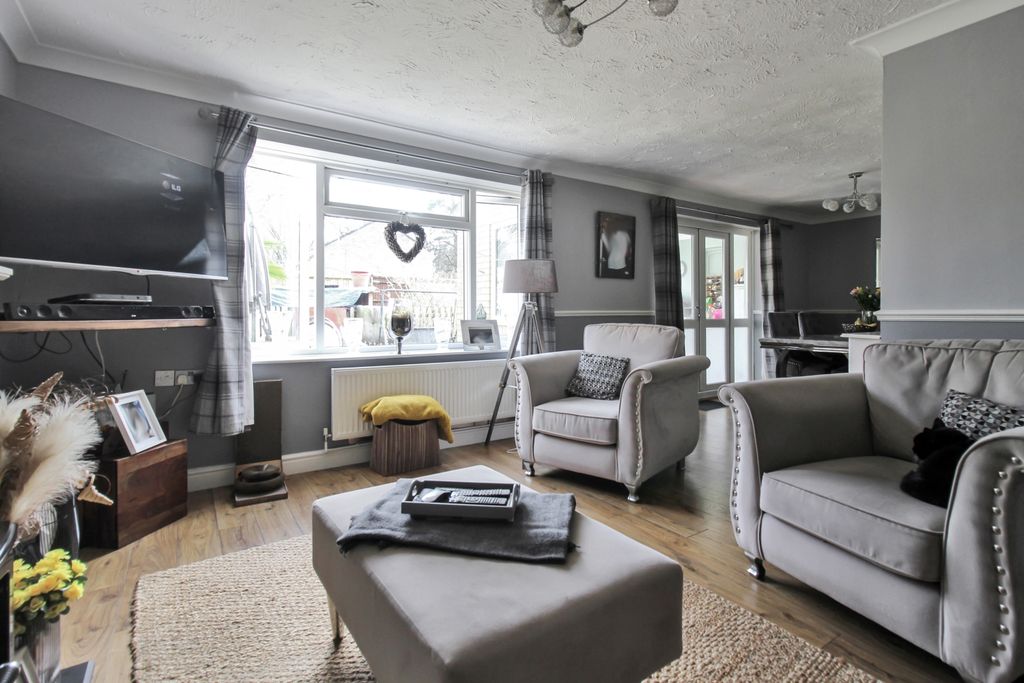 Property photo 3 of 12 Img_7936