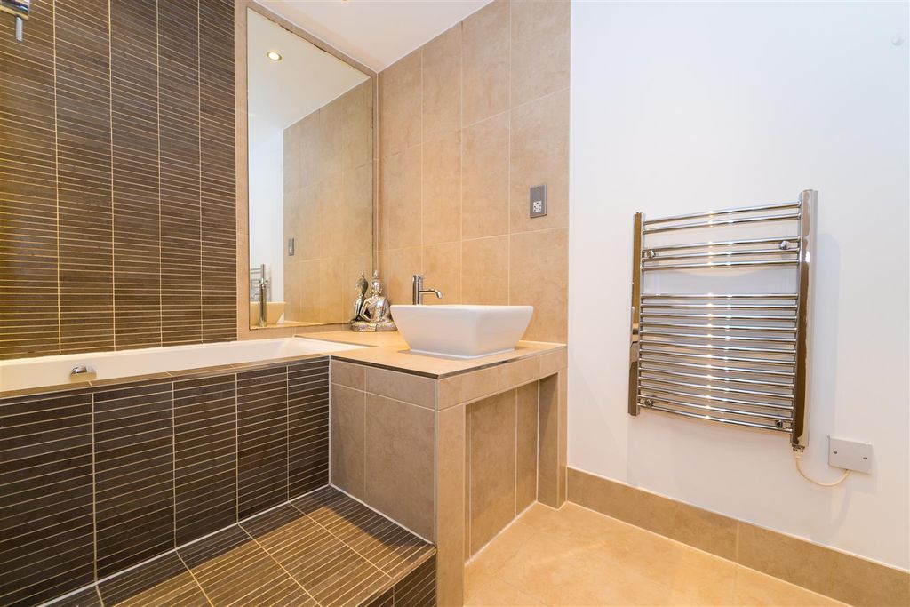 Property photo 2 of 15 Bathroom