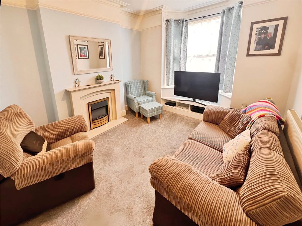 Property photo 2 of 20 Lounge