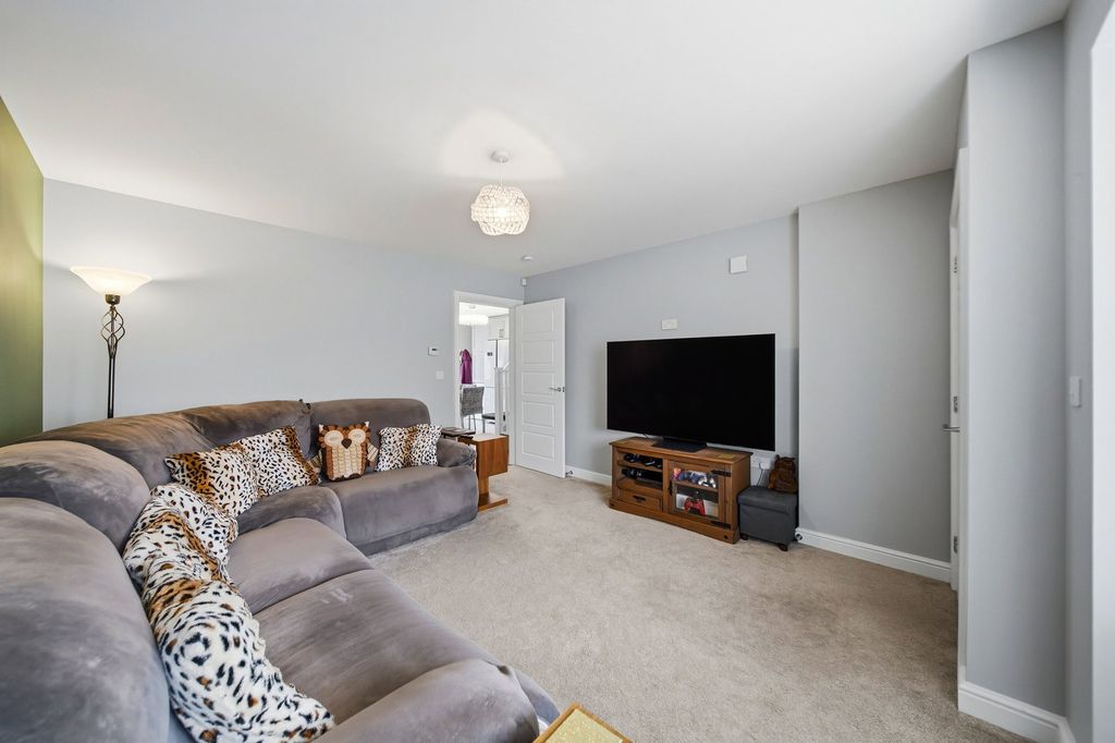 Property photo 3 of 33