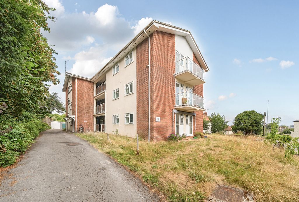 Property photo 1 of 17 1329303-9-6881053...
