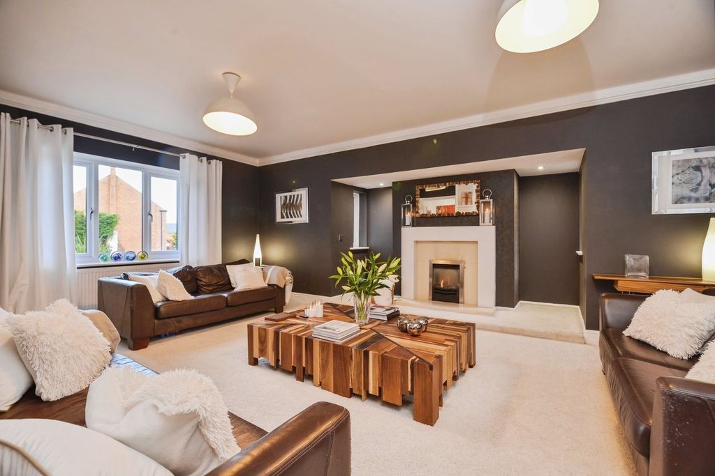 Property photo 3 of 28