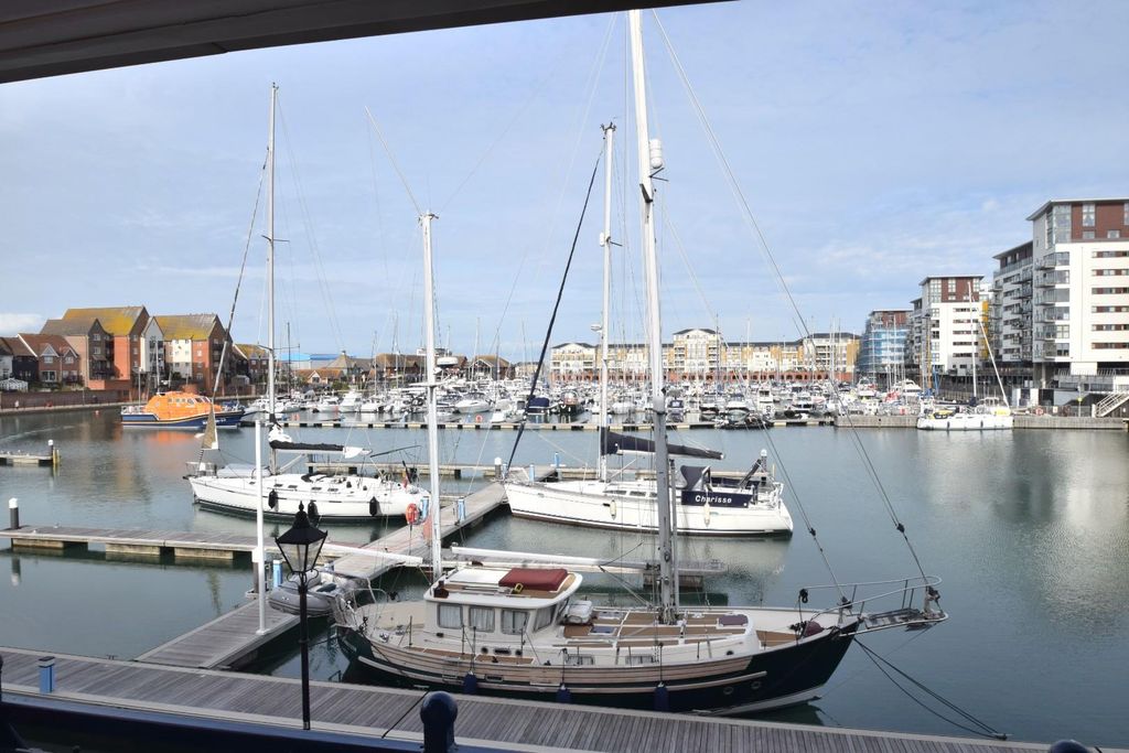 Property photo 1 of 13 01323 737373