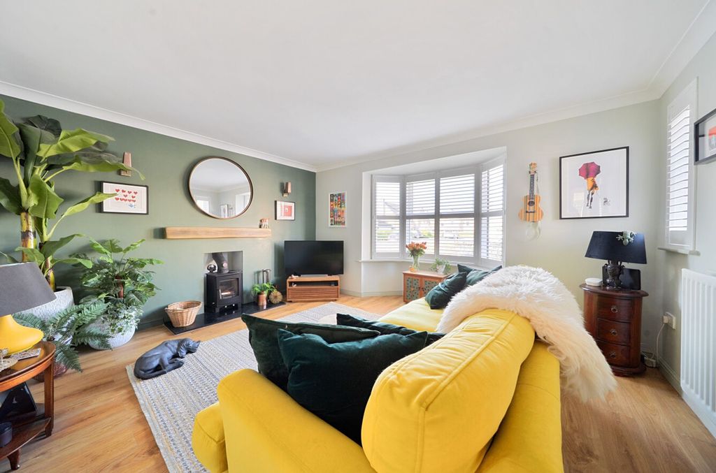 Property photo 1 of 19 Lounge