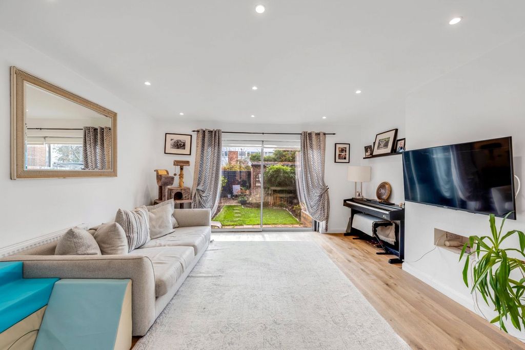 Property photo 3 of 16 Picture No. 11