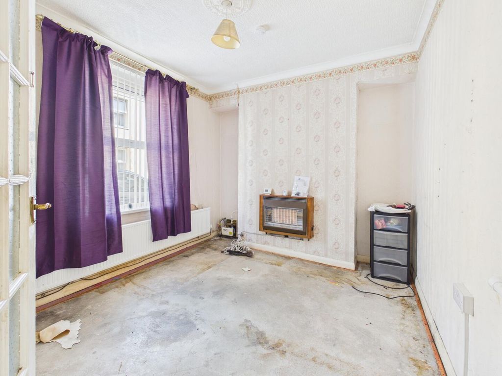 Property photo 2 of 11 Living Room