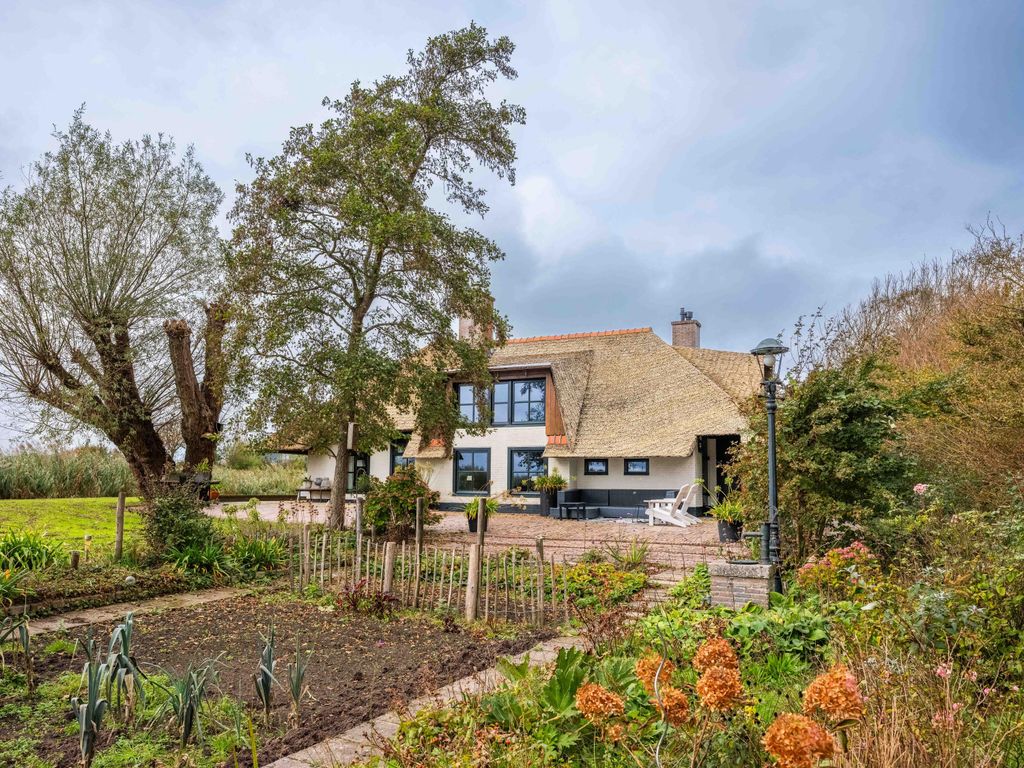 Property photo 3 of 49