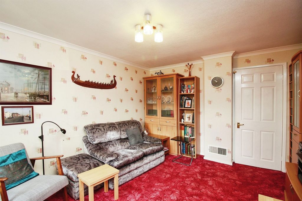Property photo 2 of 14