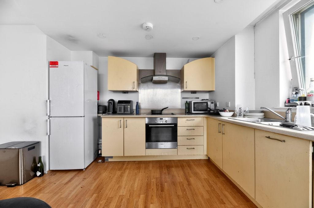 Property photo 2 of 18 Reception/Kitchen