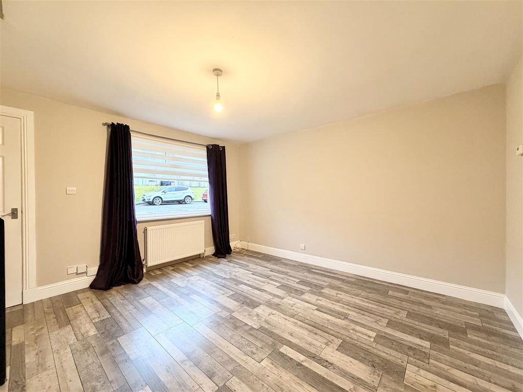 Property photo 2 of 16 Lounge