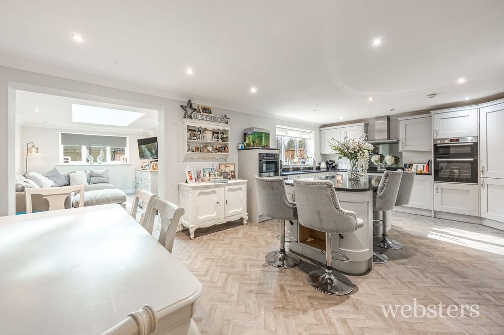 Property photo 2 of 30