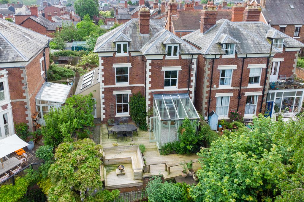 Property photo 2 of 29