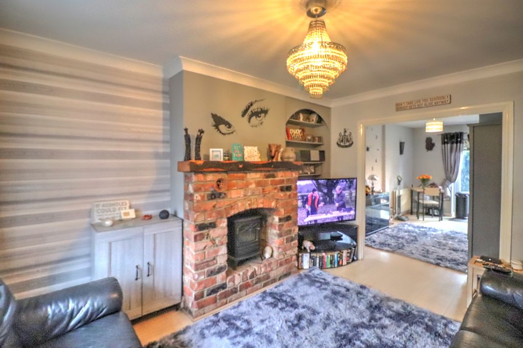 Property photo 2 of 11 Lounge1