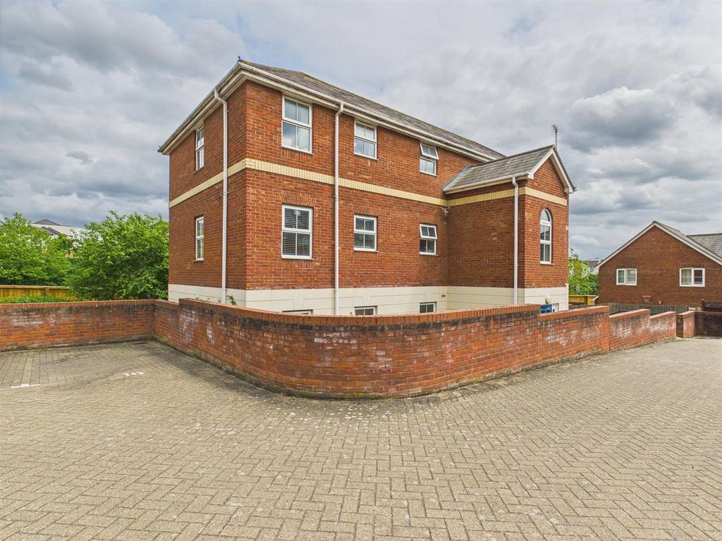 Property photo 1 of 9 18 Bardsley Front.Jpg