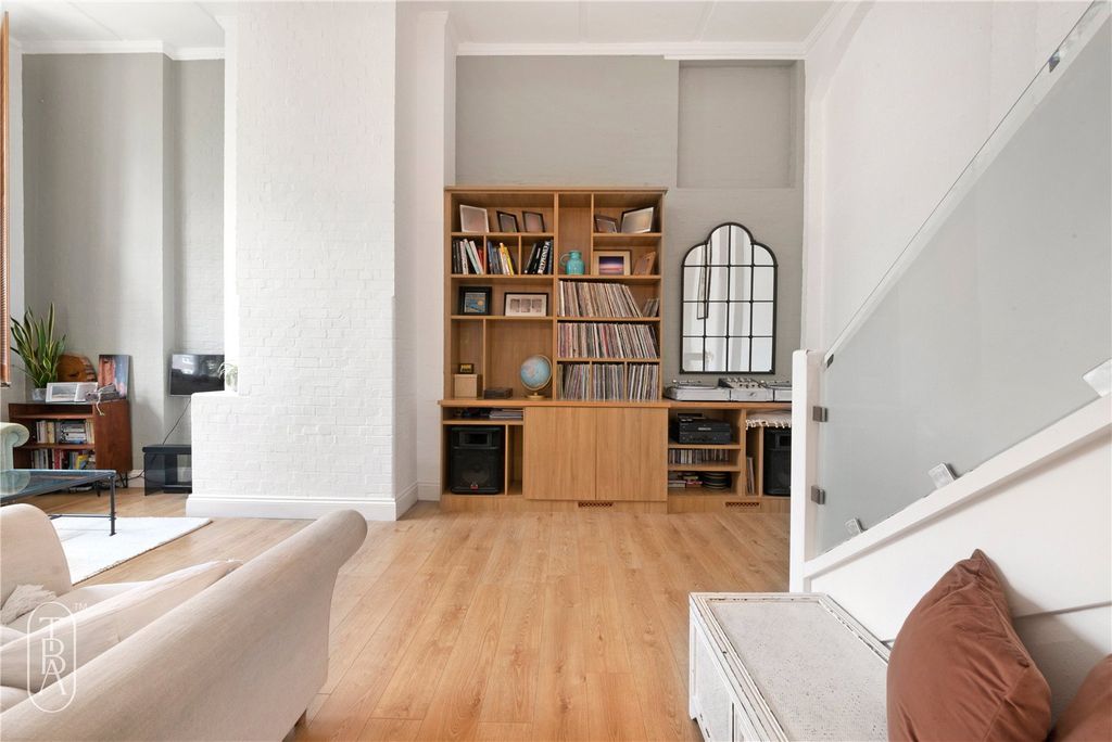 Property photo 3 of 27 Picture No. 22