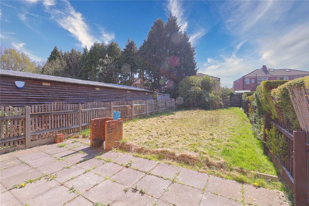 Property photo 3 of 11 Garden