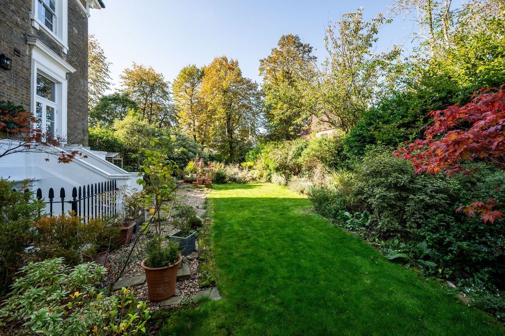 Property photo 2 of 27