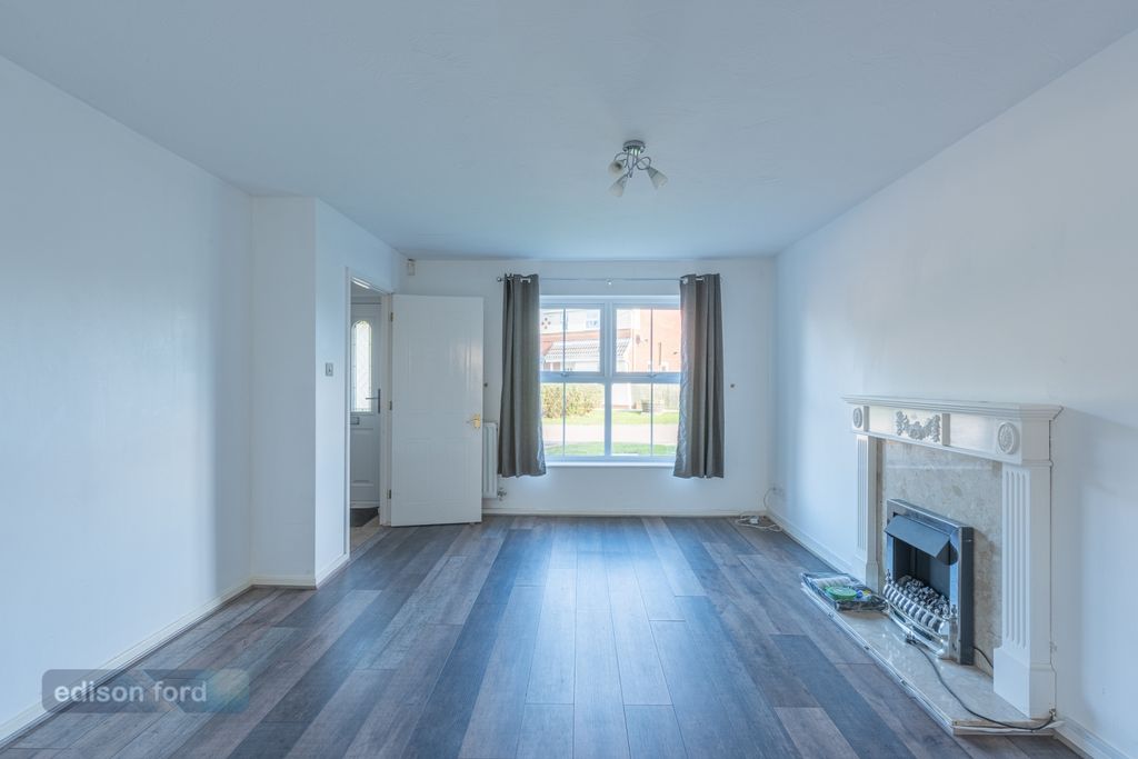Property photo 2 of 14 40 Cranmoor Green (1)
