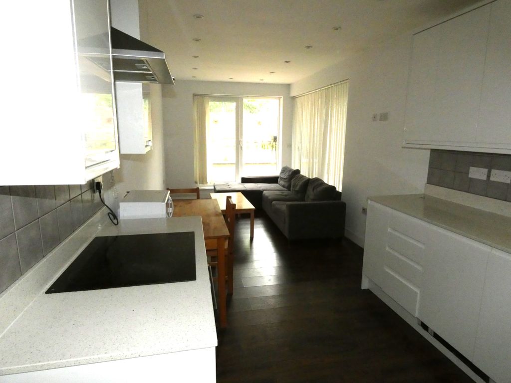Property photo 3 of 24