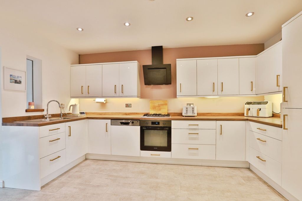 Property photo 3 of 21 Pbox-Img.Jpg