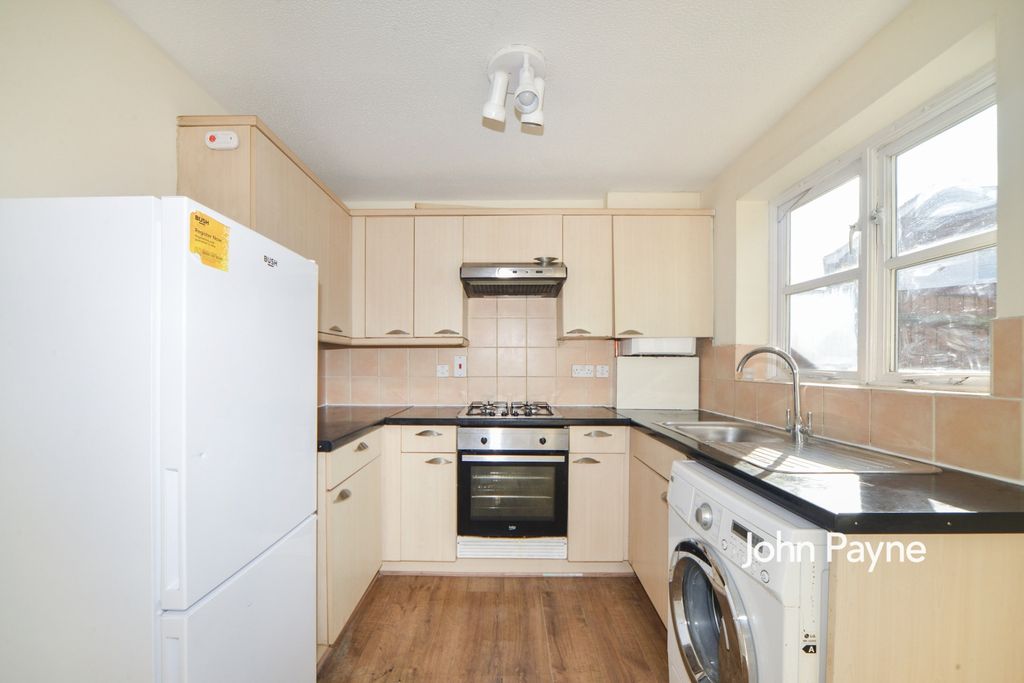 Property photo 3 of 5 Kitchen