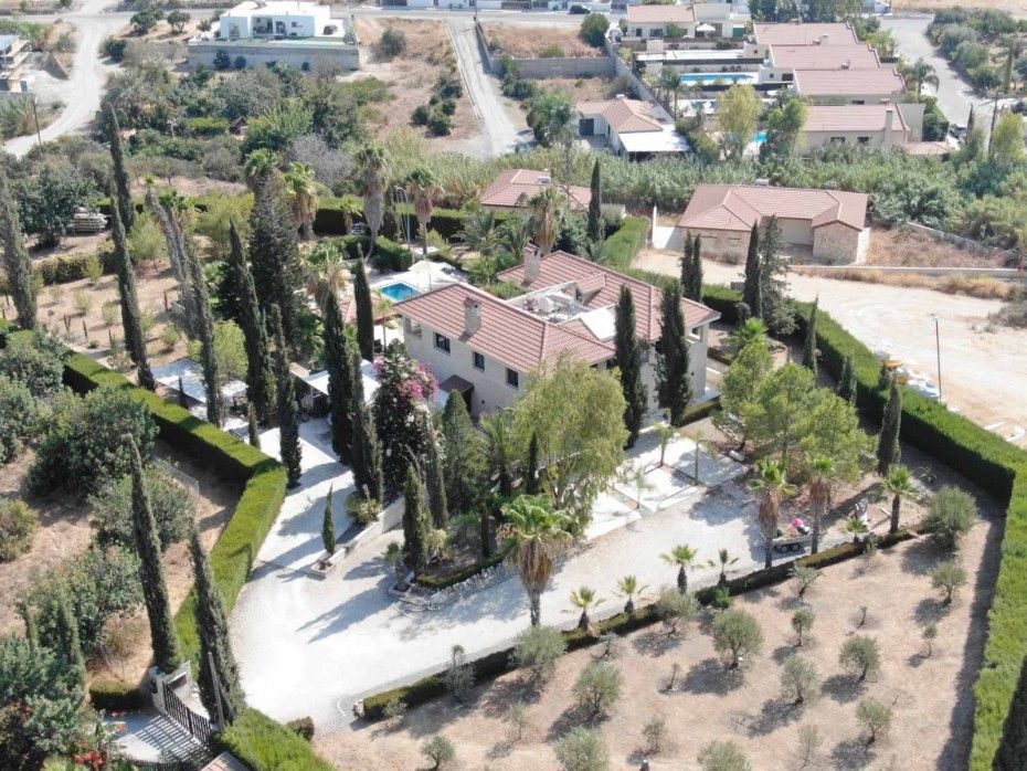 Property photo 2 of 57