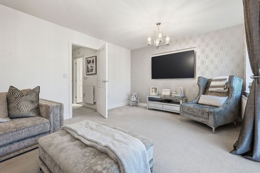 Property photo 2 of 33