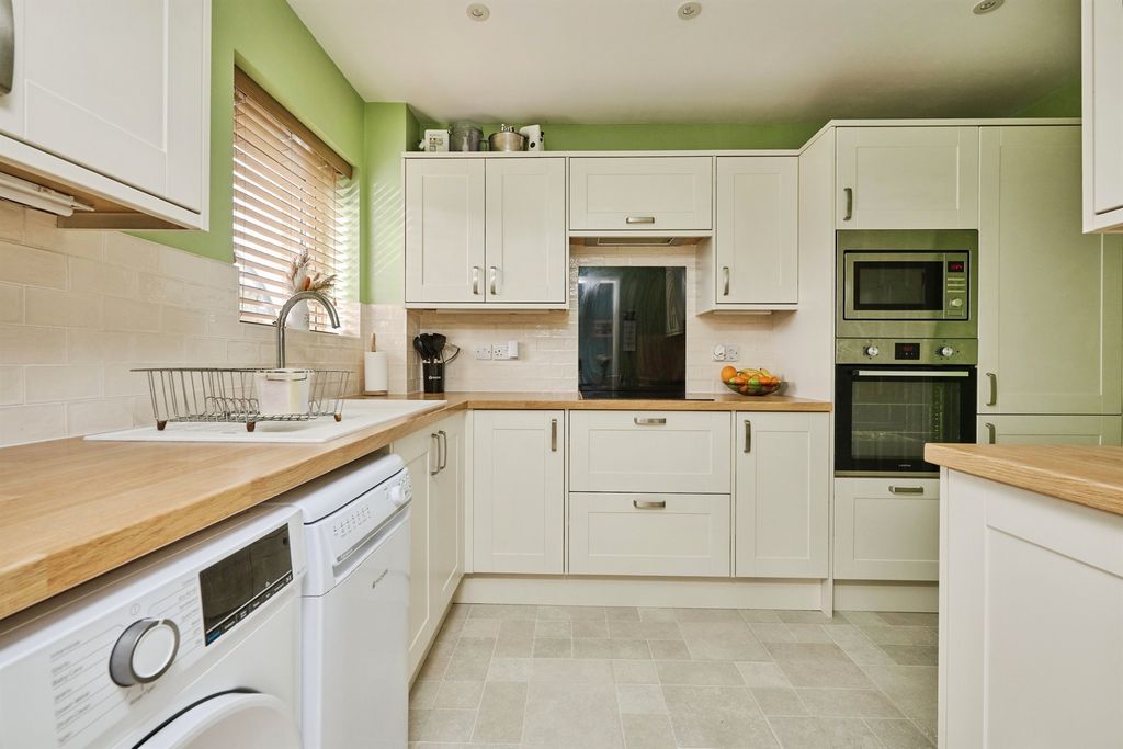 Property photo 2 of 16