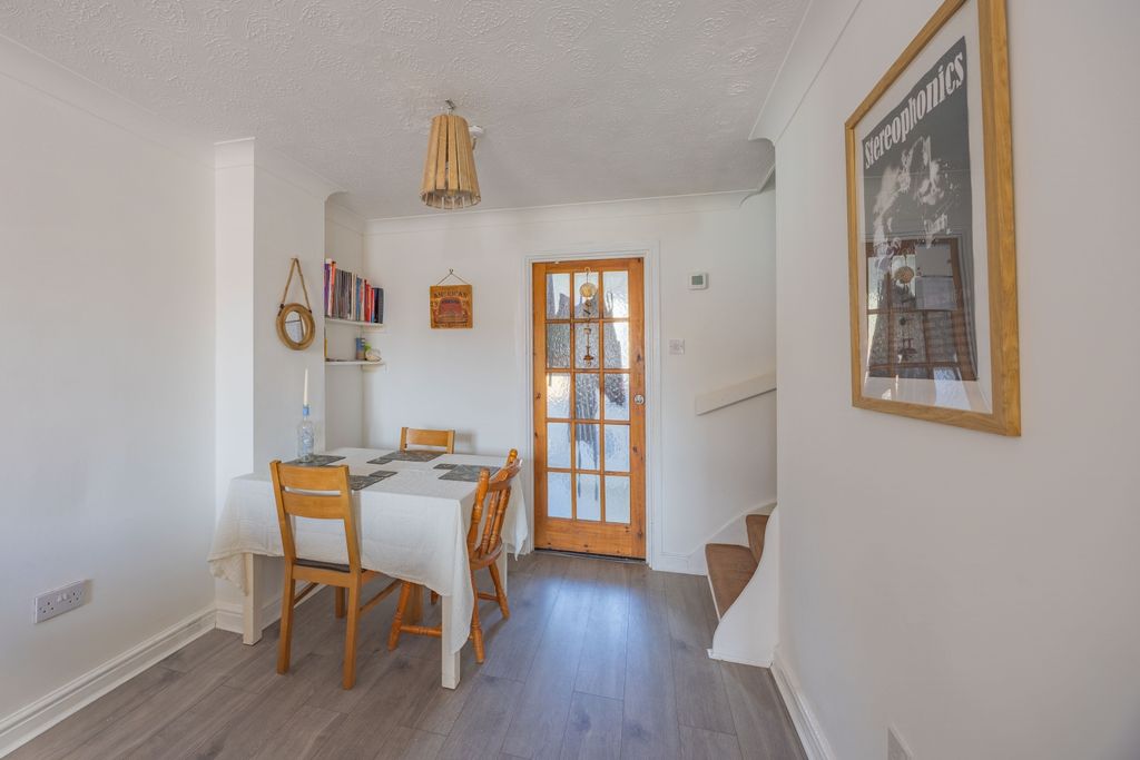 Property photo 3 of 12 Ewemove Taunton St Margarets Court (3)