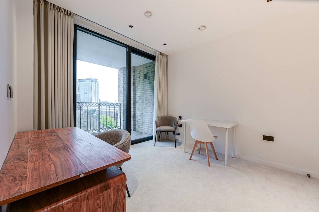 Property photo 3 of 34