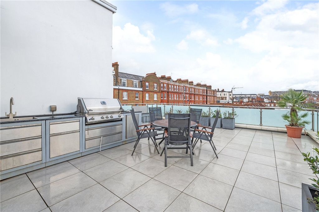 Property photo 2 of 16 Terrace