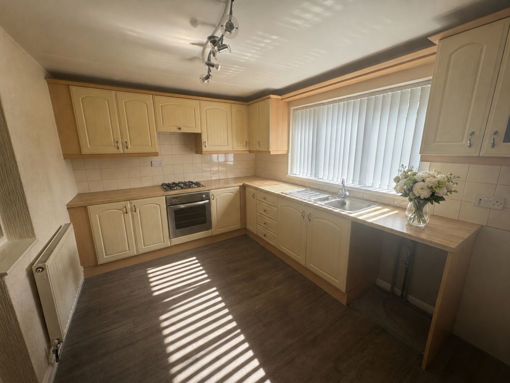 Property photo 3 of 8 F8F4C8E6-8Daa-4E7F-B798-1Bc7B80250CD