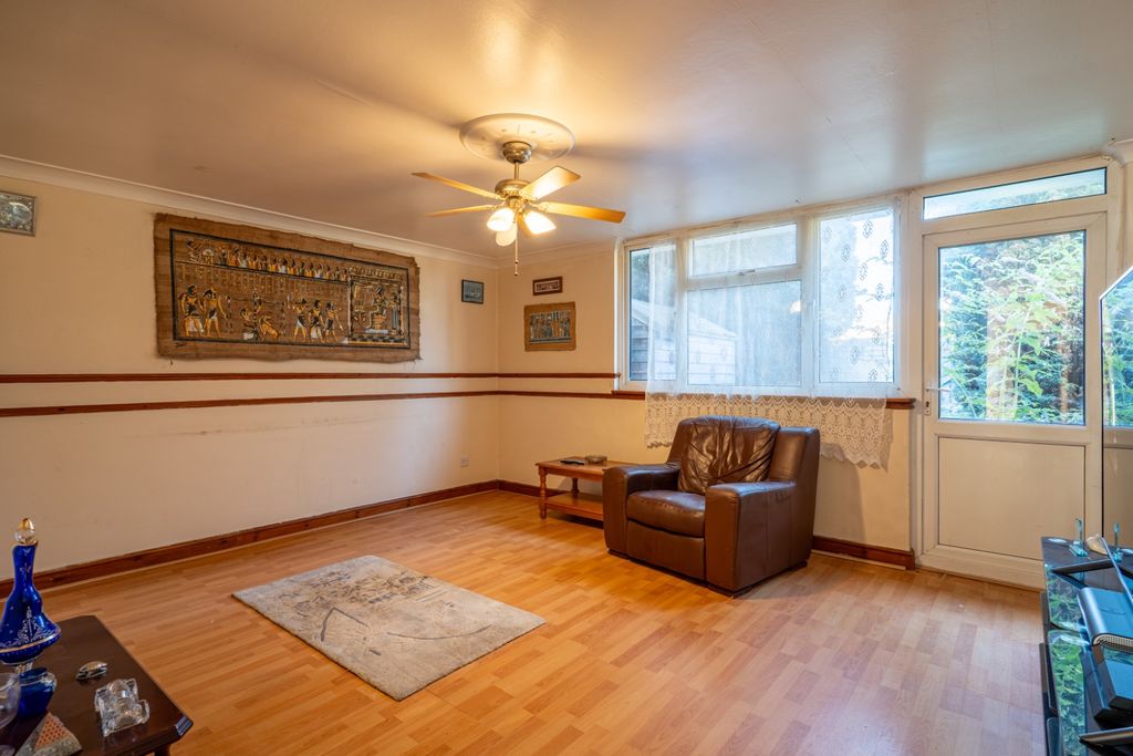 Property photo 2 of 20 3420483