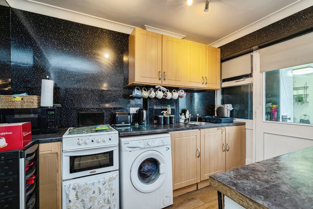 Property photo 2 of 20 Kitchen